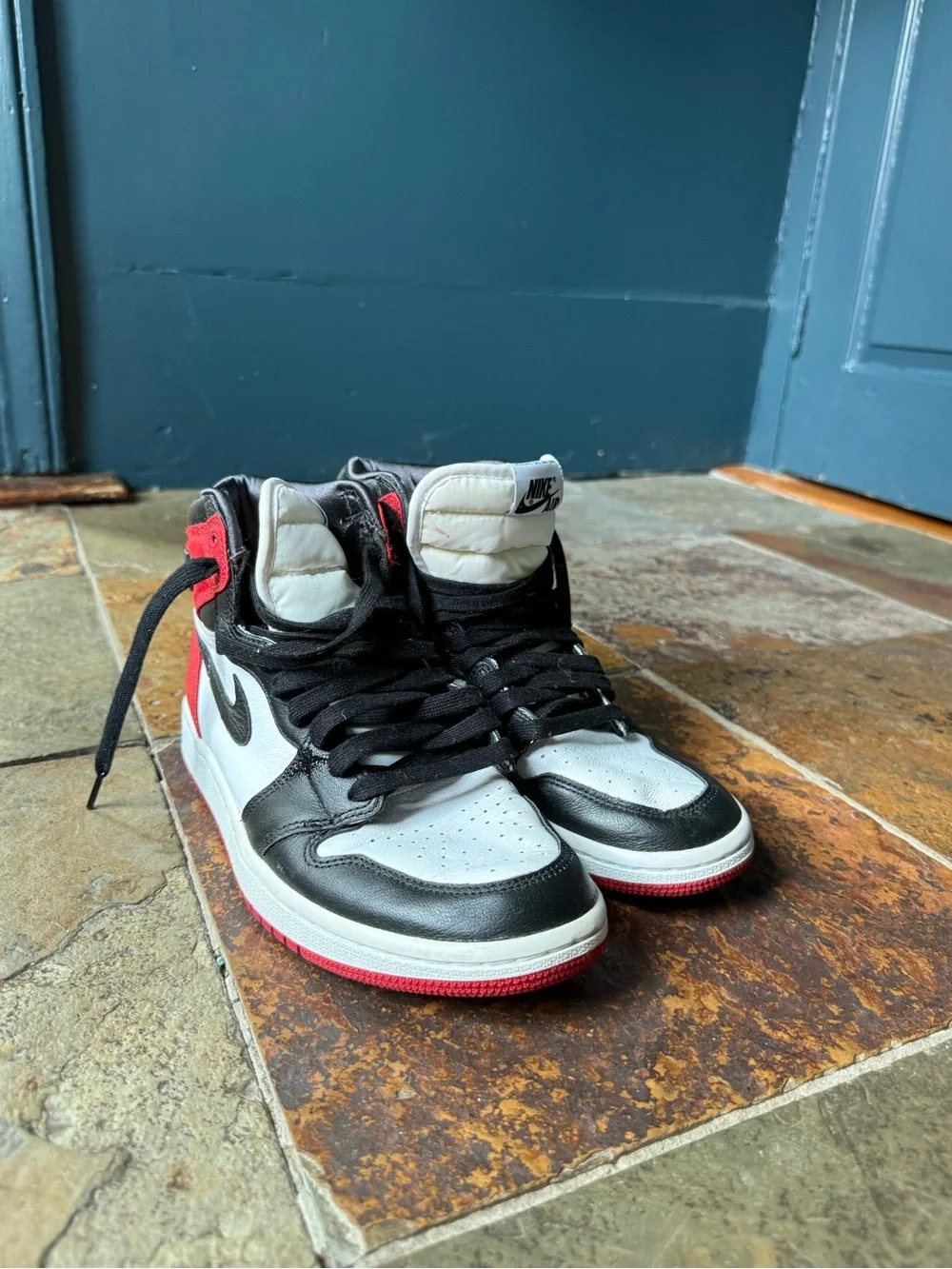 Nike High-Top Sneakers - Black / White / Red